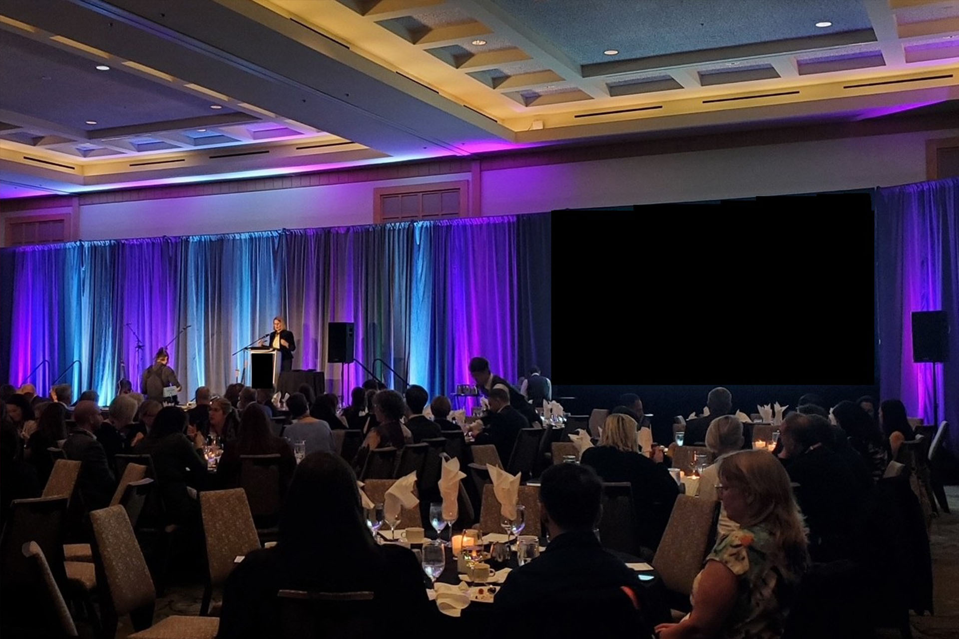 scale-up-your-event event stage with large audience